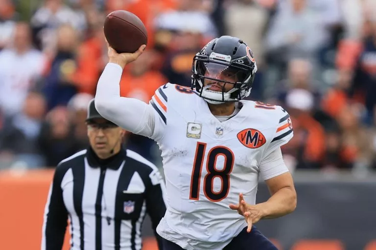 Pittsburgh Steelers vs Chicago Bears Picks and Predictions for Sunday, November 23, 2025
